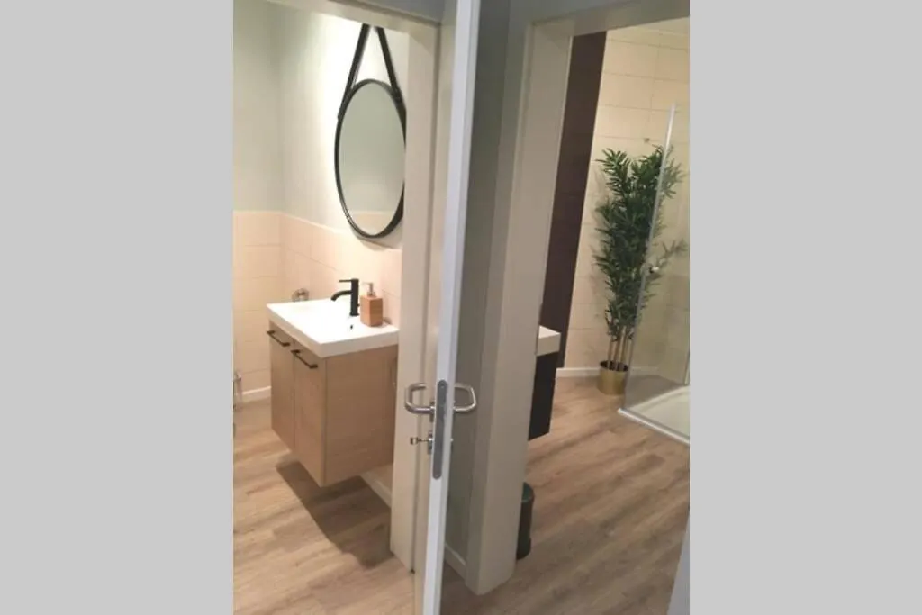 Apartment Ferienwohnung Modern 4 Beds In Convenient Location, Free Parking Luxemburg